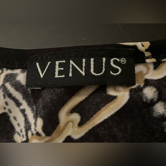 Venus black long sleeve with chain design. - Picture 5 of 5